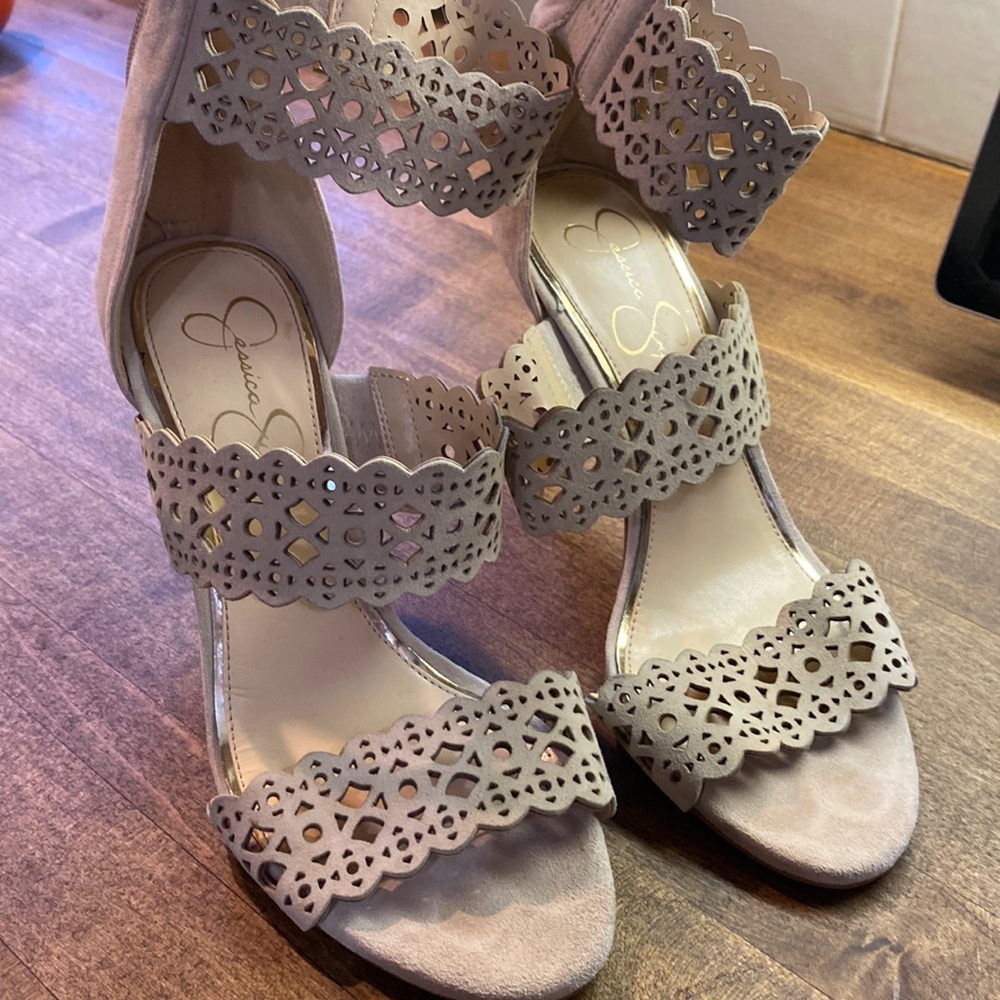 3” Jessica Simpson, size 7